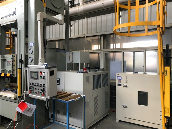 復(fù)合材料成型冷熱一體模溫機 (14) 復(fù)合材料成型冷熱一體模溫機 (14)